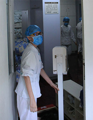 ▲ 중국 보건 당국은 한국인 메르스 환자 K씨를 격리 치료 중이며, 그와 접촉한 78명을 모두 찾아내 격리 중이라고 밝혔다. ⓒ중국 차이나 데일리 보도화면 캡쳐