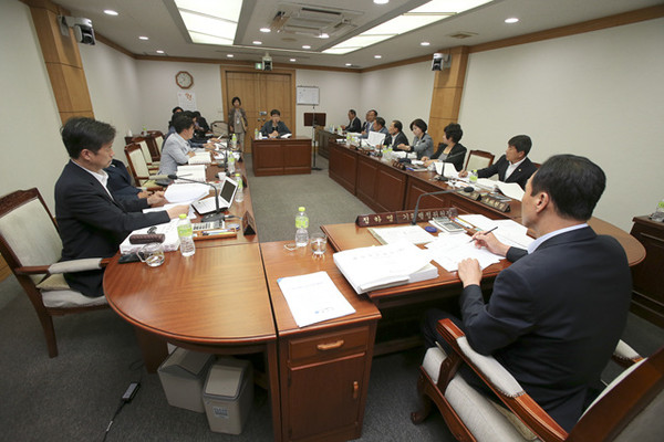 ▲ 구미시의회가 제196회 임시회 상임위활동 중 메르스 관련 긴급 현안보고회를 가졌다. ⓒ구미시의회 제공