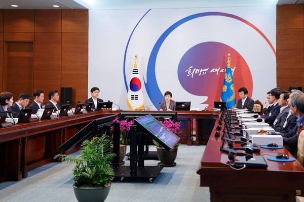 ▲ 박근혜 대통령이 9일 청와대에서 영상국무회의를 주재하고 있다. ⓒ청와대 제공