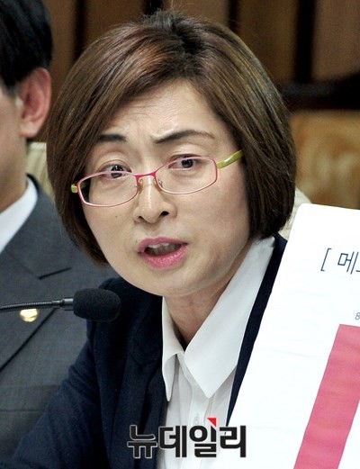 ▲ 새정치민주연합 은수미 의원이 황교안 국무총리 후보자에게 질의하고 있다. ⓒ뉴데일리 이종현 기자