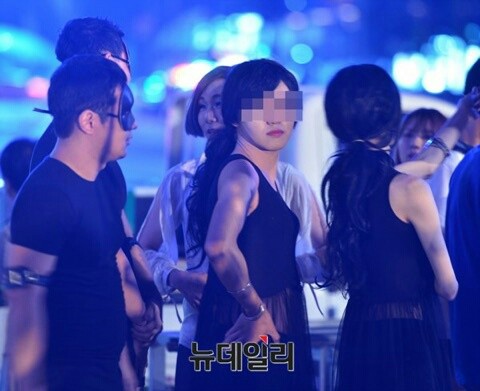 ▲ 9일 저녁 서울시청 광장에서 열린 퀴어 축제 개막행사. ⓒ뉴데일리 정상윤 기자