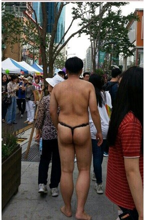 ▲ 지난해 서울 신촌에서 열린 동성애 축제 현장의 모습 3. ⓒ 출처 조갑제닷컴