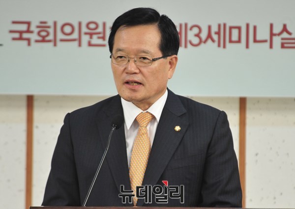 ▲ 정의화 국회의장이 10일 의원 회관에서 개최된 북한기업 정상화를 위한 새로운 통일경제 패러다임 세미나에 참석했다. ⓒ뉴데일리 이종현 기자