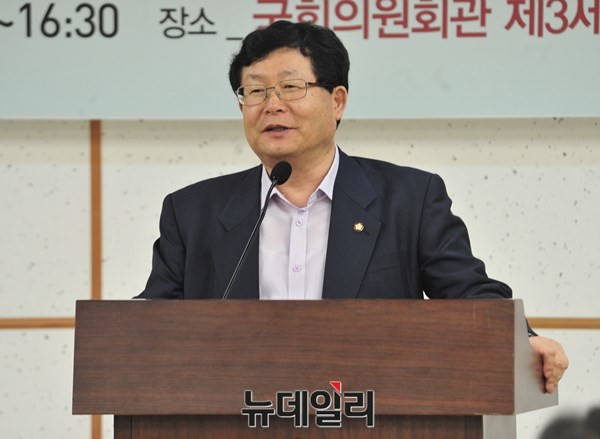 ▲ 새정치민주연합 설훈 의원이 남북통일에 대해 앞으로 30년 내에 통일은 안 될 것이라고 주장했다. ⓒ뉴데일리 이종현 기자