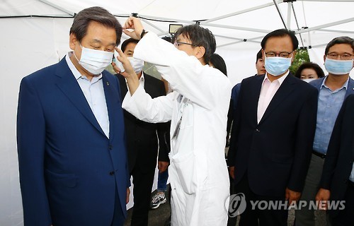 ▲ 김무성 새누리당 최고위원대표가 11일 여의도 성심병원을 방문했다. ⓒ연합뉴스