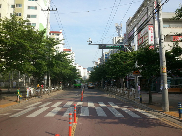 ▲ 경산 옥곡초등학교 어린이보호구역 내 불법 주‧정차 무인단속카메라를 운영한다.ⓒ경산시 제공
