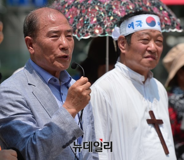 ▲ 이계성 반국가교육척결국민연합 공동대표(사진 왼쪽). ⓒ 뉴데일리 정상윤 사진기자