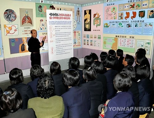 ▲ 북한 조선중앙통신은 지난해 11월 에볼라 바이러스를 예방하기 위한 교육을 진행했다고 보도했다. ⓒ 연합뉴스
