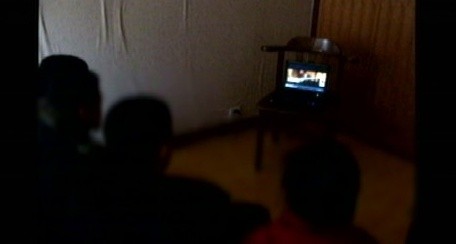 ▲ 한국드라마를 시청하는 북한주민들 / 구글 이미지이미지