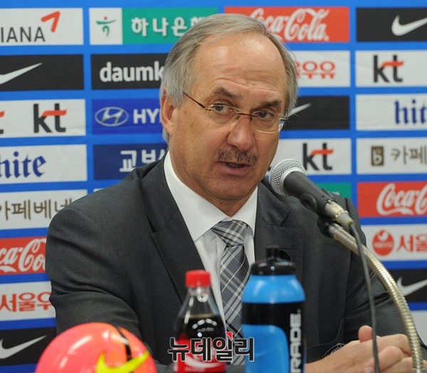 ▲ 러시아 월드컵을 준비하는 대한민국 축구대표팀을 이끄는 울리 슈틸리케 감독.ⓒ뉴데일리 정재훈 사진기자