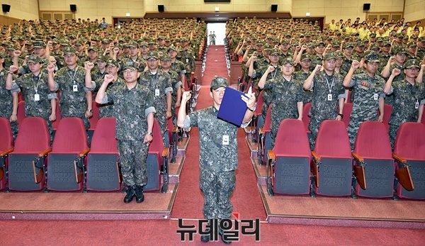 ▲ 해군은 15일, 제1연평해전 승전 16주년을 기념해 '전승기념행사'를 갖고, 필승의 전통을 이어갈 것을 다짐했다. ⓒ해군제공