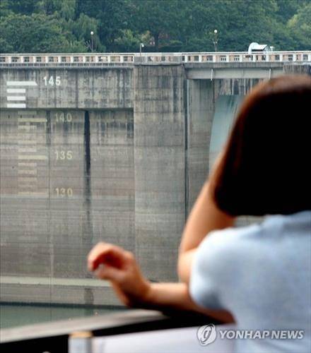 ▲ 1986년 완공된 충주댐은 댐이 생긴 이래 최악의 저수율을 기록중이다ⓒ