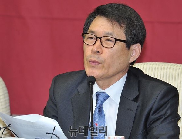 ▲ 새누리당 이군현 사무총장도 야당을 향해 "오는 18일 대정부질문에 국무총리가 없어서 되겠느냐"고 질타했다. ⓒ뉴데일리 이종현 기자