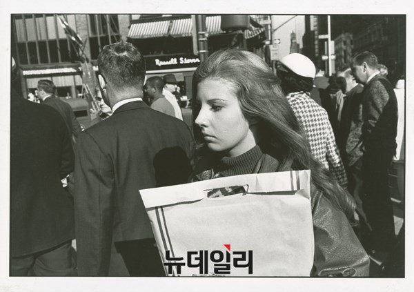 ▲ ©Garry Winogrand