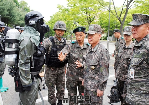 ▲ 최윤희 합참의장이 17일 중동부전선 GOP부대를 방문했다. ⓒ합동참모본부 제공