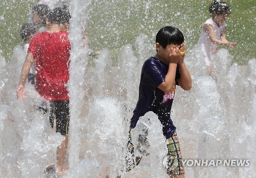 ▲ 지난달 대구·경북 14개시·군의 낮 최고기온이 30도를 웃돌아, 폭염주의보가 내리는 등 올해들어 가장 더운 날씨를 보였다. ⓒ 연합뉴스