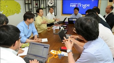 ▲ 18일(목) 오전 도지사 집무실에서 남경필 경기도지사가 메르스 관련 기자간담회를 하고 있다. ⓒ경기도 사진제공