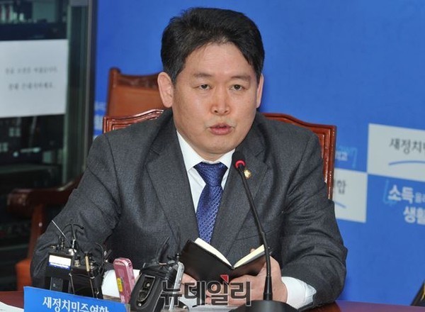 ▲ [비노는 새누리 세작]이라는 막말으로 논란을 빚고 있는 새정치민주연합 김경협 의원. ⓒ뉴데일리 이종현 기자