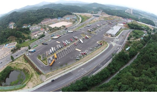 ▲ 울주 화물자동차 공동 차고지’는 울주군 청량면 덕하리 산 63번지 부지 5만 9739㎡, 주차시설 336대(화물차 296, 승용차 40) 규모로 지난 2012년 12월 착공, 이번에 준공됐다.=울산시 제공ⓒ뉴데일리