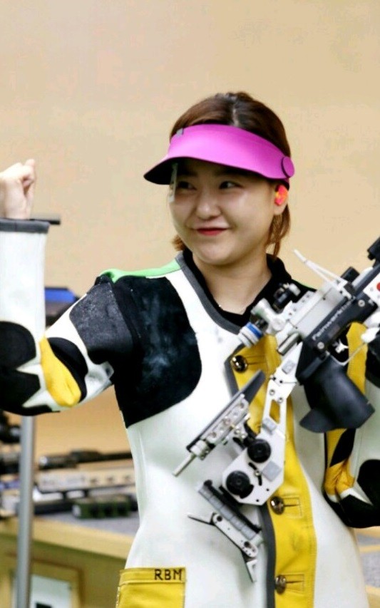 ▲ 여자일반 공기소총 한국 신기록 수립한 울진구청 노보미선수 모습.ⓒ울진군청 제공