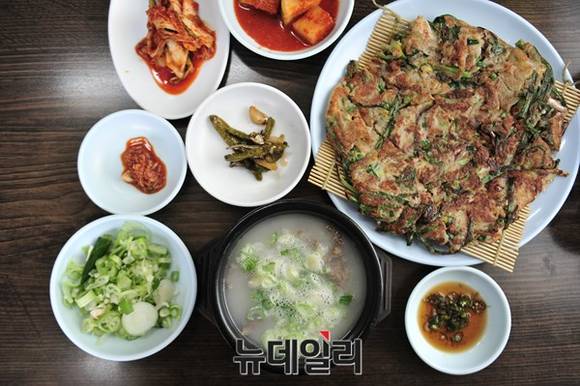 ▲ 소머리 곰탕은 특유의 누린 맛을 맛이 없고 담백하다.