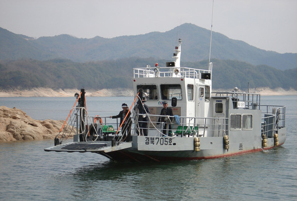 ▲ 수위저하로 도산면 서부리에서 예안면 천전리 간 도선 경북 제705호가 22일부터 운행 정지됐다.ⓒ안동시 제공