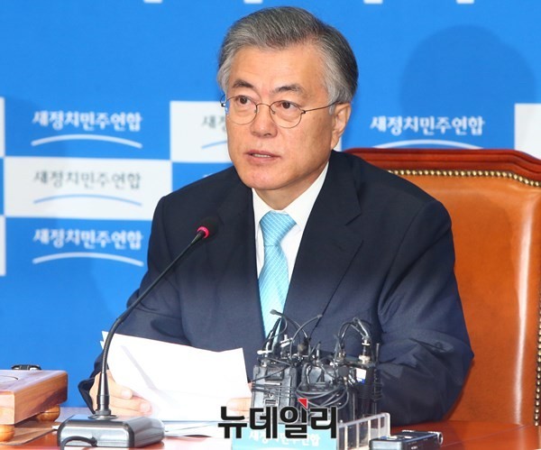 ▲ 새정치민주연합 문재인 대표가 "검찰이 김한길 전 대표를 소환조사한다고 했는데, 이는 공정치 못한 처사"라고 밝혔다. 앞서 문재인 대표는 메르스 문제를 우선 다루고 여야 정쟁을 멈추자고 언급한 바 있다. ⓒ뉴데일리 이종현 기자