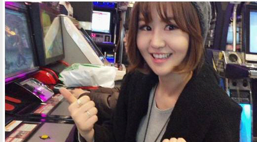 ▲ 컴퓨터 앞에 앉은 윤수현ⓒ솔미디어 제공