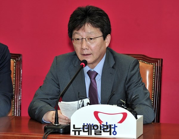 ▲ 새누리당 유승민 원내대표가 사학연금 개정에 대해 "다른 법안과 연계는 없다"고 못 박았다. ⓒ뉴데일리 이종현 기자