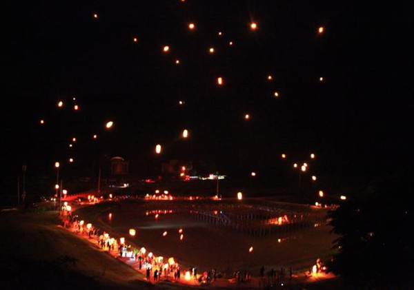 ▲ 영양군 반딧불이생태공원에서 참여객이 2,000여 마리의 반딧불이를 생태공원에 날려주는 행사로 오는 27일 저녁 9시에 진행될 예정이다.ⓒ영양군 제공