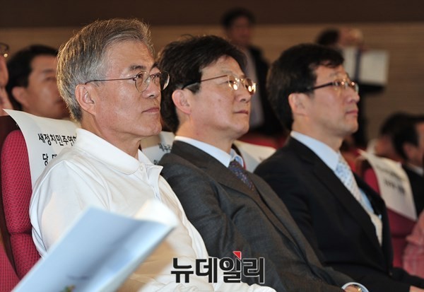 ▲ 나란히 앉아 있는 새정치민주연합 문재인 대표와 새누리당 유승민 원내대표. ⓒ뉴데일리 DB