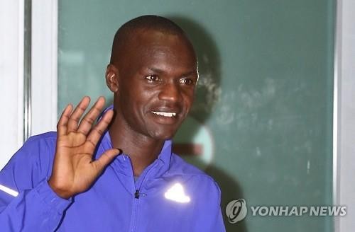 ▲ 지난 23일 한국에 도착한 에루페 선수.ⓒ연합뉴스