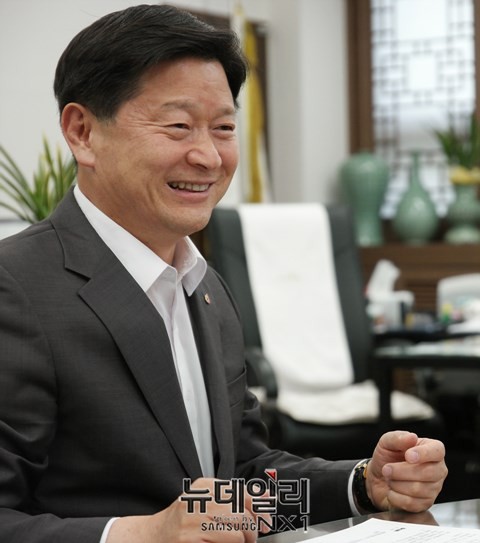 ▲ 최창식 중구청장은 와의 인터뷰를 통해 도시개발 사업은 주민과의 소통이 가장 중요한 요소임을 강조했다. ⓒ뉴데일리 정상윤 기자