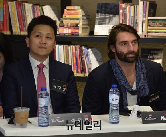 ▲ 엠즈씨드 석재원 대표(좌), 월드바리스타챔피언십 우승자 폴 바셋(우)