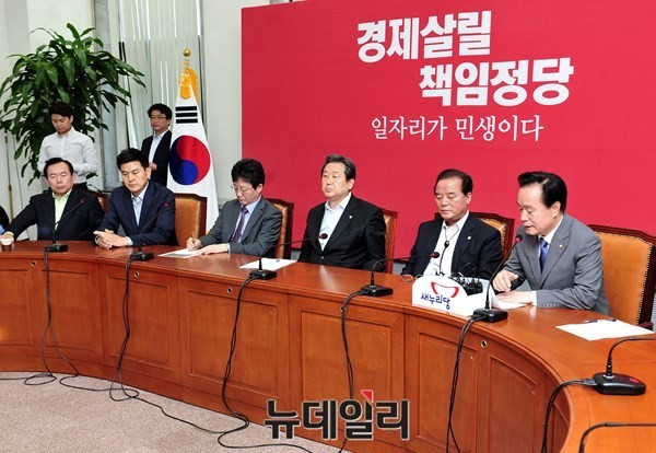 ▲ 25일 국무회의를 주재한 박근혜 대통령이 국회법 개정안 거부권을 행사하며 정치권을 강하게 비판하고 있다. ⓒ청와대 제공