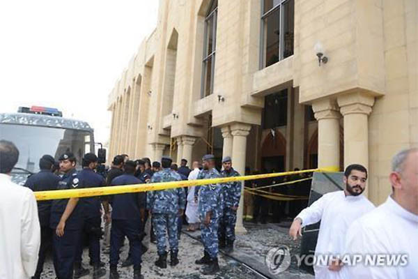 ▲ 쿠웨이트의 시아파 모스크에서는 자살폭탄테러가 일어났다. ⓒ연합뉴스. 무단전재 및 재배포 금지
