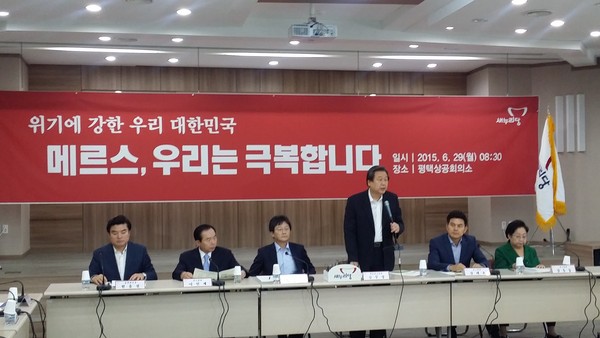 ▲ 새누리당 김무성 대표와 유승민 원내대표 등이 29일 오전 경기도 평택시 평택상공회의소에서 열린 최고위원회의를 개최하고 있다. ⓒ뉴데일리 김현중 기자