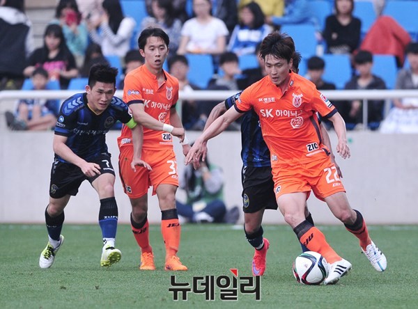 ▲ 프로축구 제주와 인천의 경기 장면.ⓒ뉴데일리 이종현 사진기자