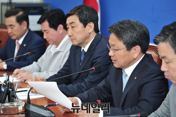 ▲ 새정치민주연합 원내대책회의. 사진 왼쪽부터 이윤석 원내수석부대표, 이석현 국회부의장, 이종걸 원내대표, 강기정 정책위의장. ⓒ뉴데일리 이종현 기자