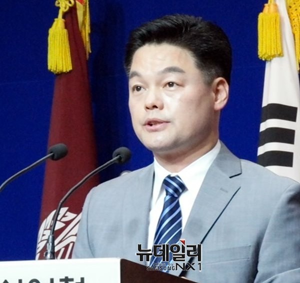 ▲ 30일 오후 방위사업청 김시철 대변인이 공중급유기 선정결과를 발표하고 있다.ⓒ뉴데일리