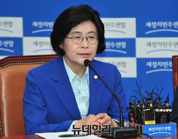 ▲ 지난달 23일 최재성 사무총장 임명 강행 이후로 최고위원회의에 불참하고 있는 새정치민주연합 유승희 최고위원은 1일 자신의 페이스북을 통해 당직 인선의 무효화와 수습안 마련을 주장하는 등 친노패권주의에 직격탄을 날렸다. ⓒ뉴데일리 이종현 기자