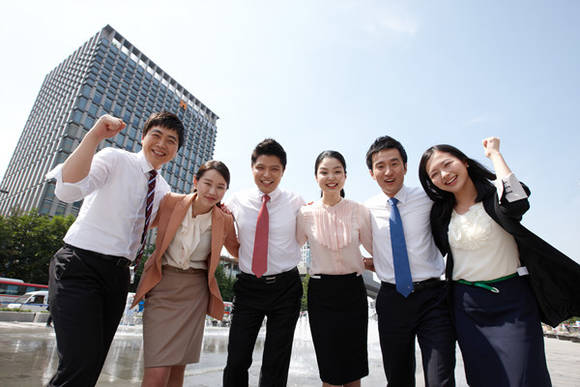 ▲ 현대해상과 하이카다이렉트 통합을 맞아 직원들이 기념사진을 찍고 있다.ⓒ현대해상 제공