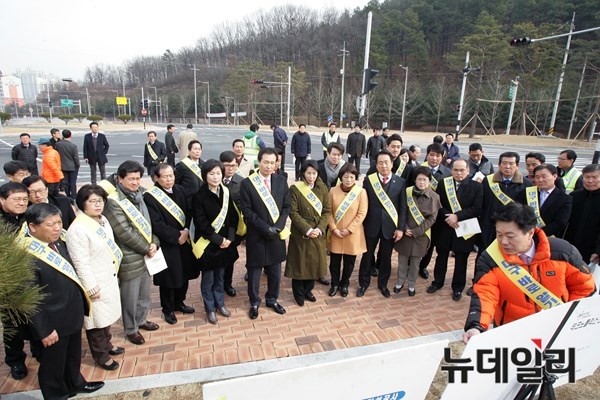 ▲ 대구시의회에서 추진한 대구바로알기 2차현장투어 모습.ⓒ시의회 제공