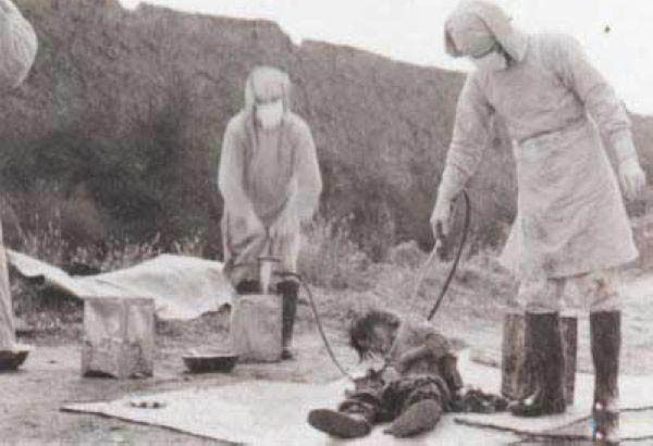 ▲ 일제 731부대가 살아있는 사람을 대상으로 실험을 하는 장면. 한국인, 중국인은 물론 세계 각국 사람들이 희생을 당했다. ⓒ위키피디아 공개 자료사진