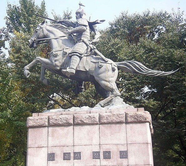 ▲ 김유신 장군상.