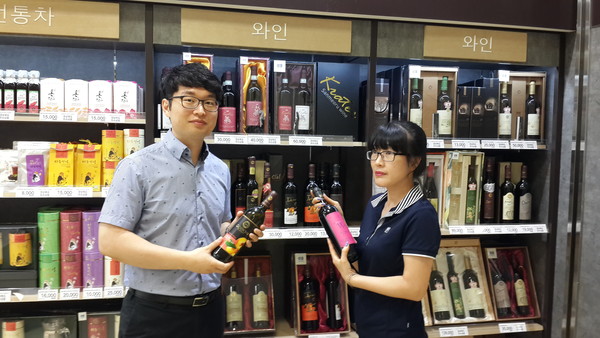 ▲ 영천와인 경산 e-mart 안테나숍 입점했다.ⓒ영천시 제공