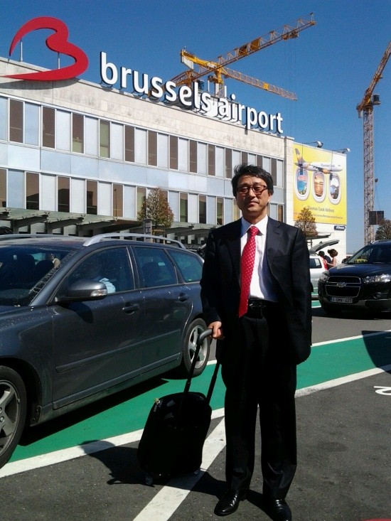 ▲ 지난 6월 중순 업무관계로 ‘유럽의 수도’라고 불리는 벨기에를 방문했을 때 이용했던 브뤼셀국제공항은 국제노선이 수십 개, 취항항공사가 수십 개인데도 청사규모는 평양국제비행장보다 크지 않았다.  [사진 = 림일 작가]