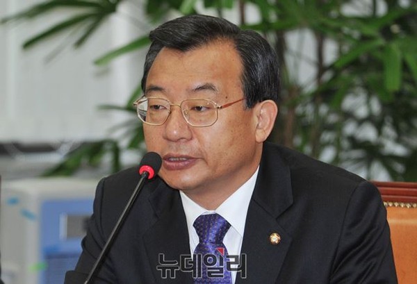 ▲ 친박계로 분류되는 새누리당 이정현 의원이 6일 국회 본회의에서 국회법 개정안 재의 찬반토론에서 울분을 토했다. ⓒ뉴데일리 이종현 기자