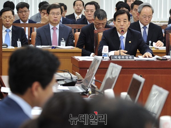 ▲ 7일 열린 국회국방위 전체회의에서 답변하는 한민구 국방부장관.ⓒ뉴데일리 이종현 사진기자