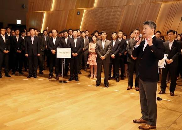 ▲ 동국제강 장세욱 부회장이 7일 창립 61주년을 맞이하여 본사 임직원들에게 “새로운 기업 문화를 만들어 달라”고 강조했다ⓒ동국제강